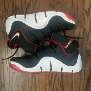 Zoom Lebron IV men’s sneakers size 10